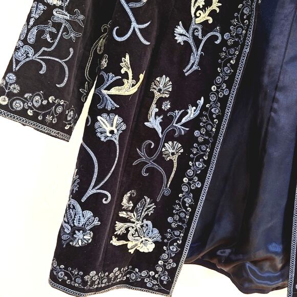 Pamela McCoy. Beautifully Embroidered Mid Length Coat. - Picture 2 of 9
